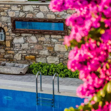 Ipekyol Avec Piscine Privee Кешме